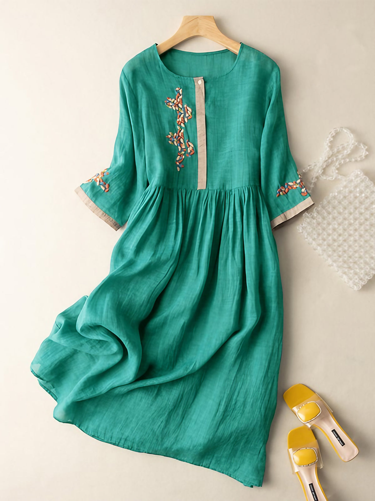 Robe longue brodée ethnique, col rond et manches mi-longues, vert