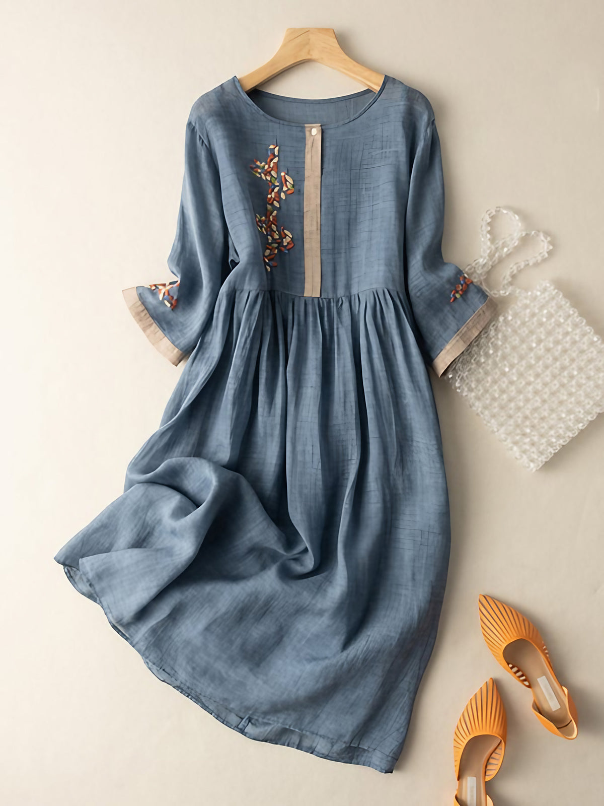 Robe longue brodée ethnique, col rond et manches mi-longues, bleu