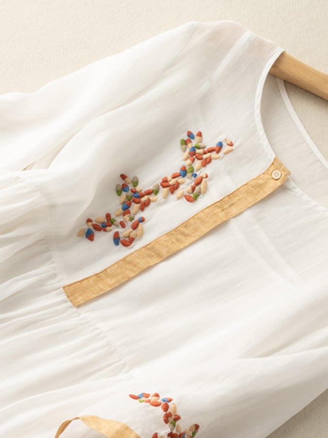Robe longue brodée ethnique, col rond et manches mi-longues