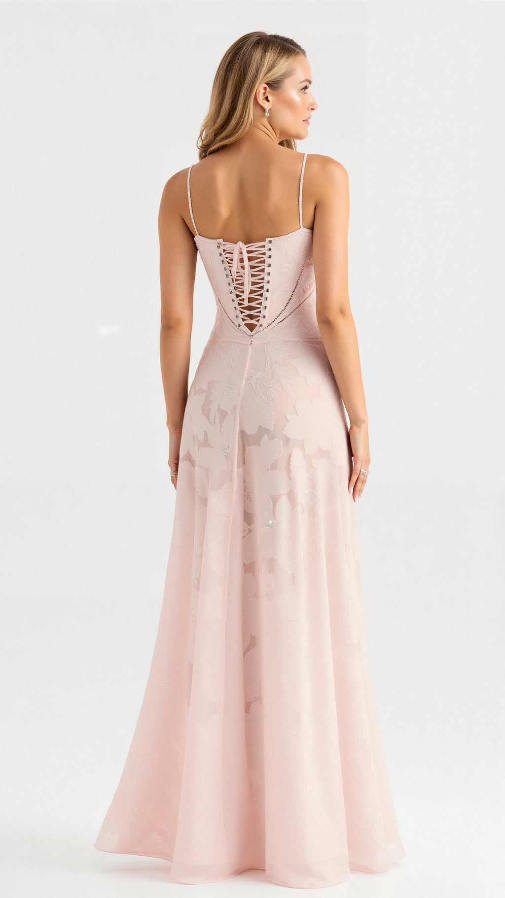 Robe longue fleurie à bretelles fines, coupe évasée, quatre coloris