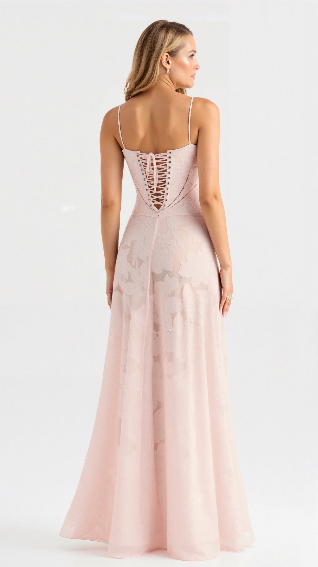 Robe longue fleurie à bretelles fines, coupe évasée, quatre coloris