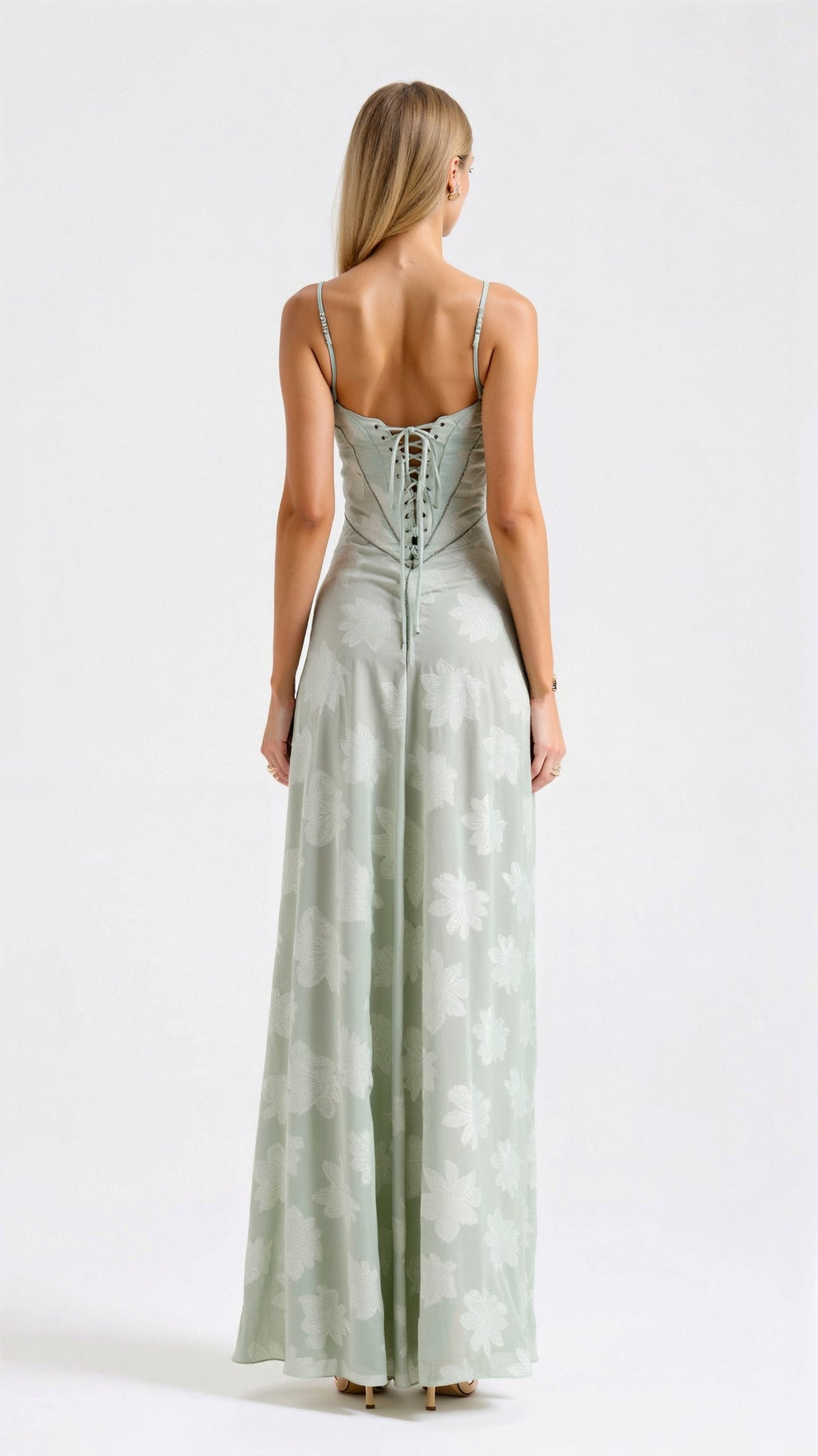 Robe longue fleurie à bretelles fines, coupe évasée, quatre coloris