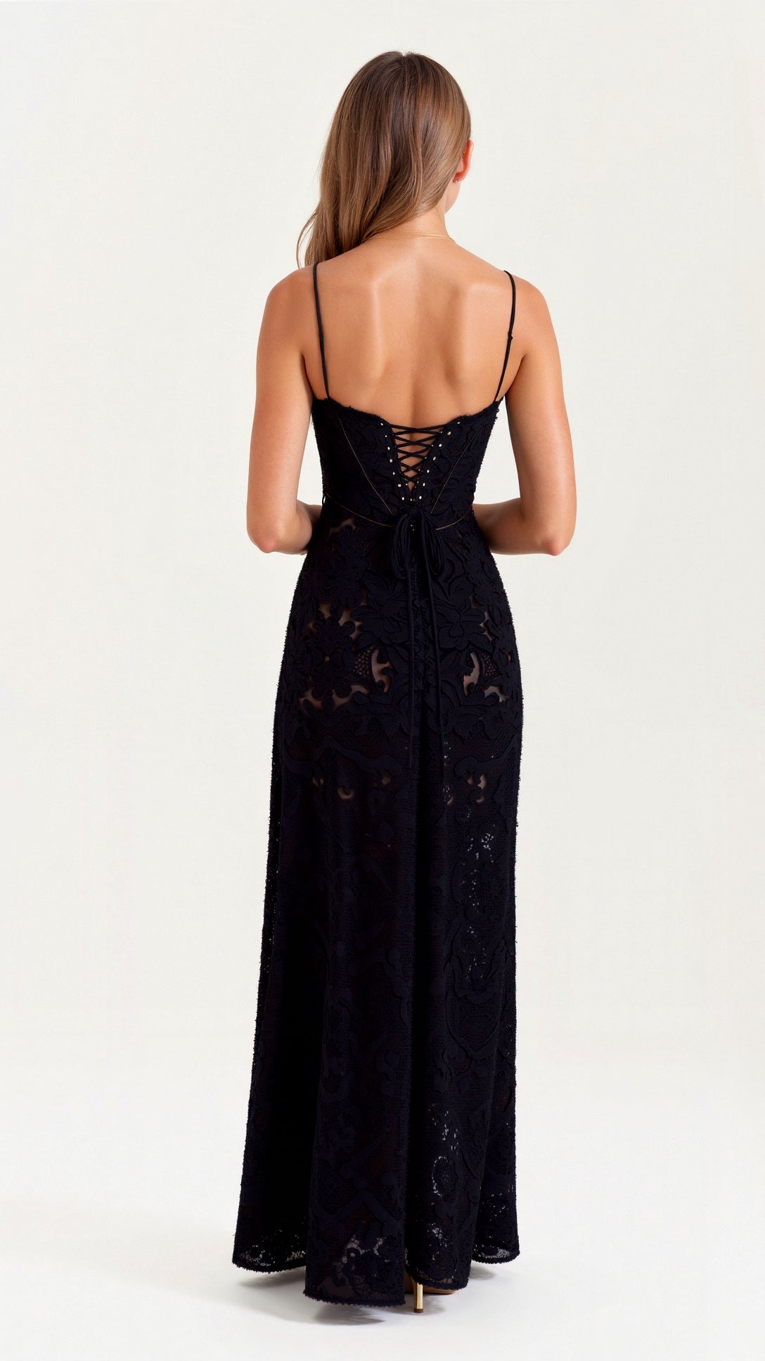 Robe longue fleurie à bretelles fines, coupe évasée, quatre coloris