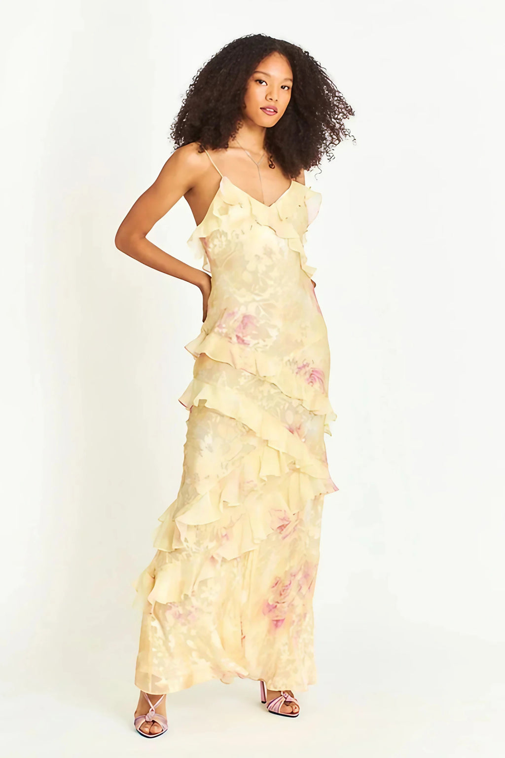 Robe longue fleurie col V à volants, dos décolleté, jaune