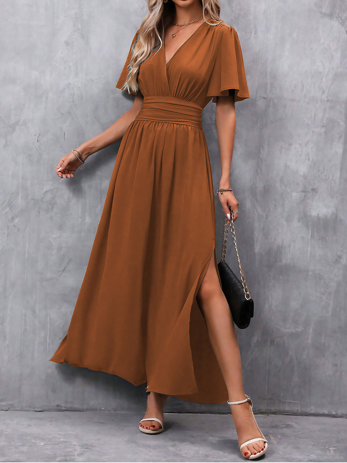 Robe longue ceinturée femme à jupe fluide, manches longues, marron