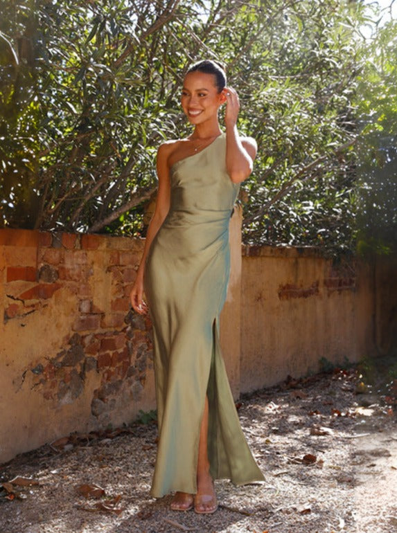 Robe longue verte à fente asymétrique, coupe ajustée