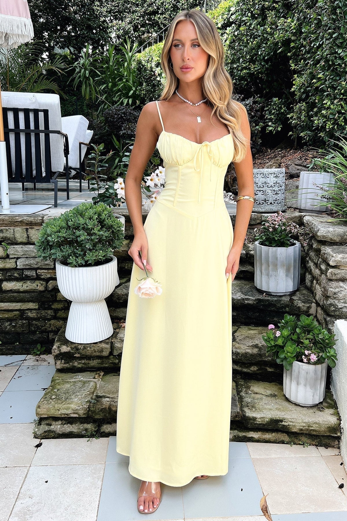 Robe longue femme en dentelle, laçage au dos, coupe trapèze, jaune