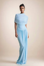 Robe longue drapée asymétrique à col haut, bleu clair