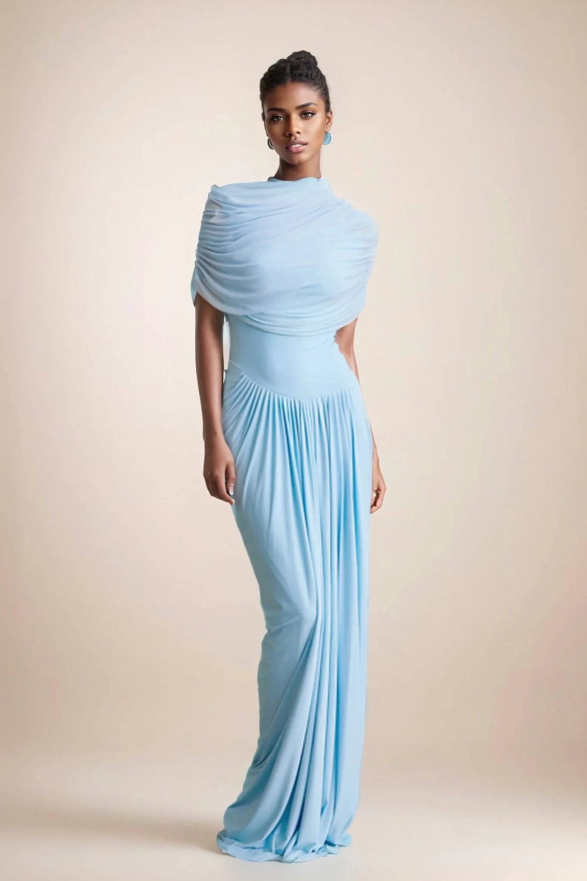 Robe longue drapée asymétrique à col haut, bleu clair