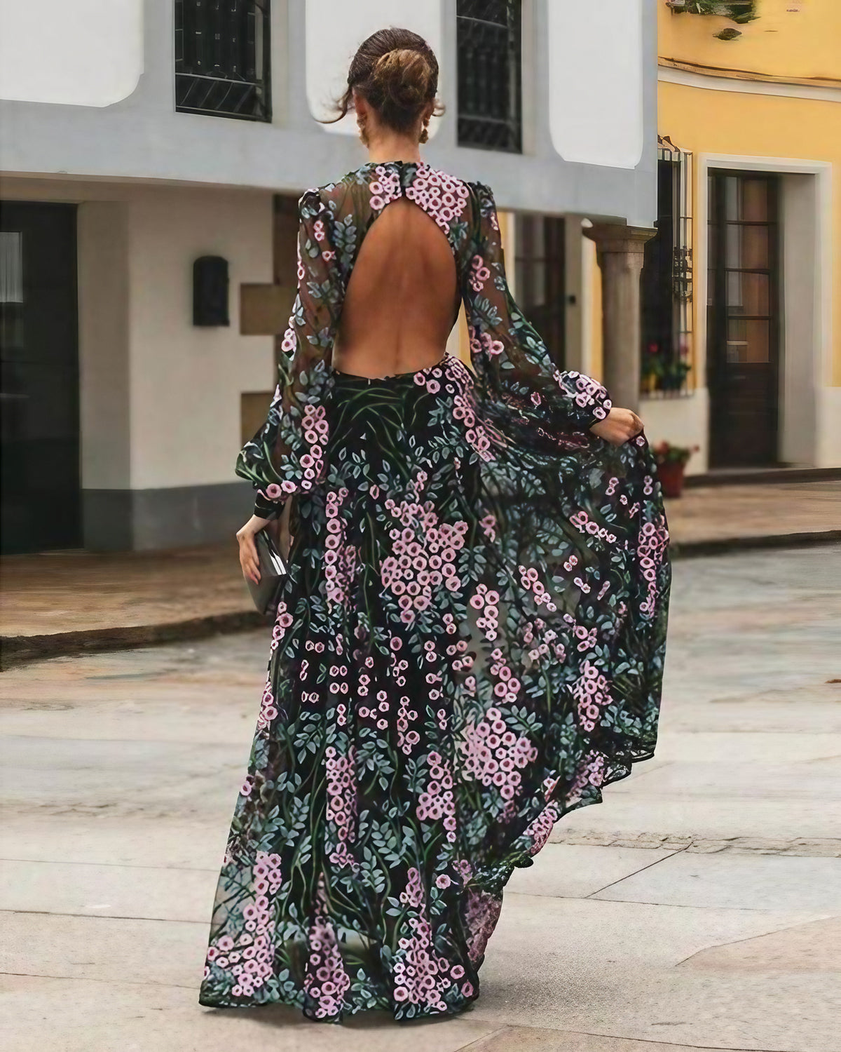 Robe longue dos nu femme à fleurs, esprit vintage