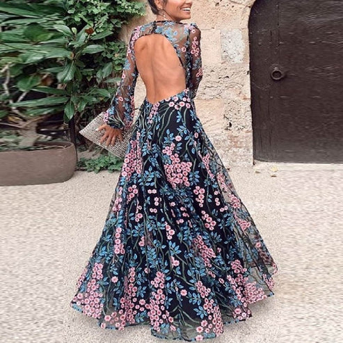Robe longue dos nu femme à fleurs, esprit vintage
