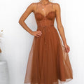 Robe maxi de soirée en mousseline à bretelles fines, cintrée, marron