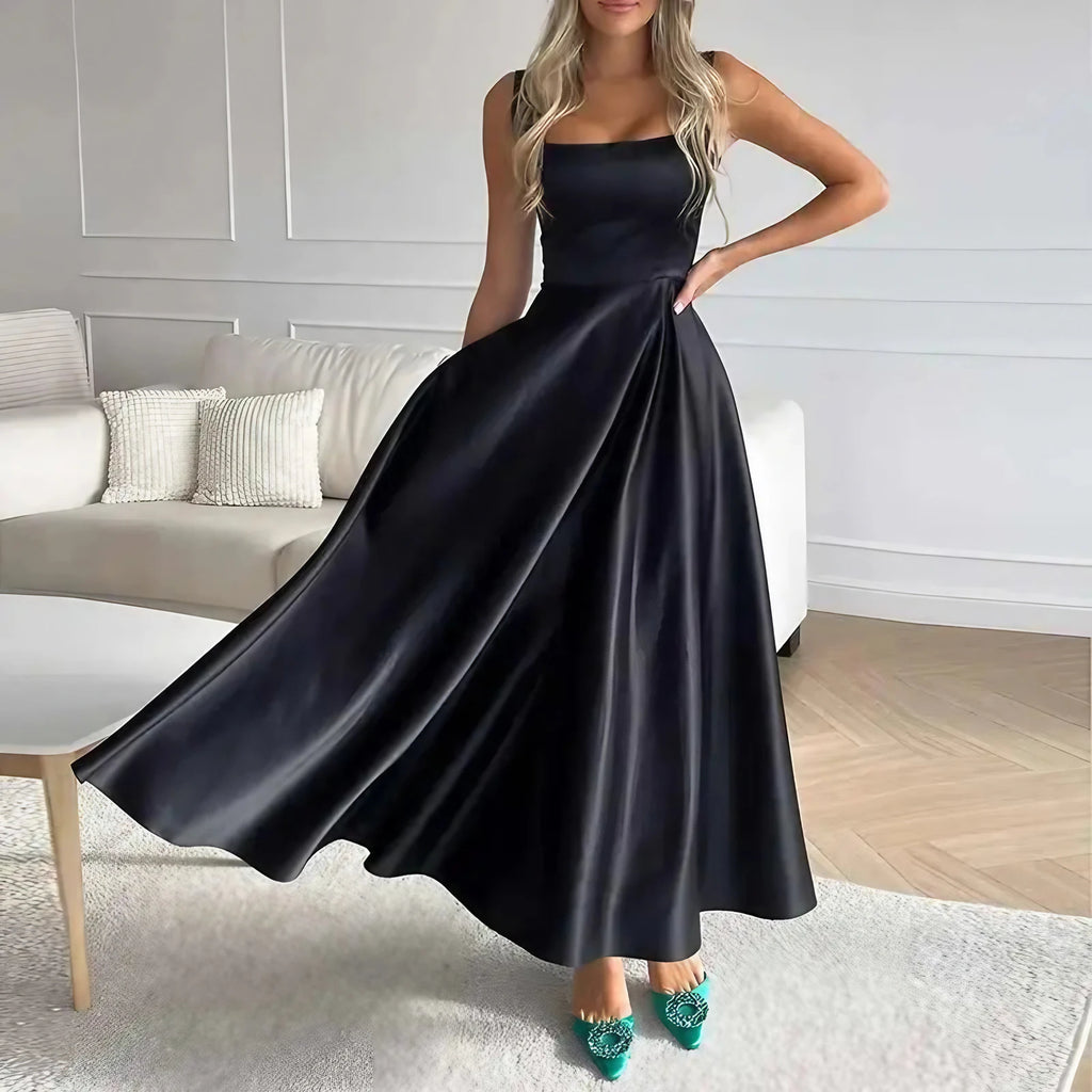 Robe longue évasée à fines bretelles, décolleté carré, noir