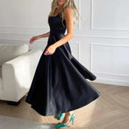 Robe longue évasée à fines bretelles, décolleté carré