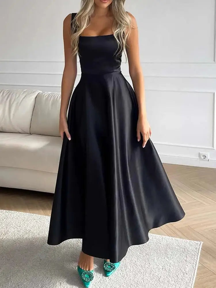 Robe longue évasée à fines bretelles, décolleté carré