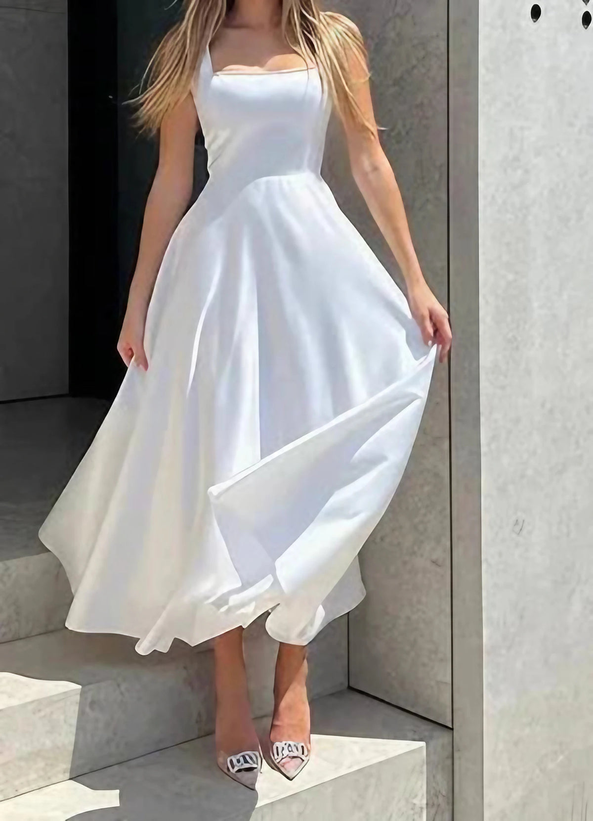Robe longue évasée à fines bretelles, décolleté carré, blanc