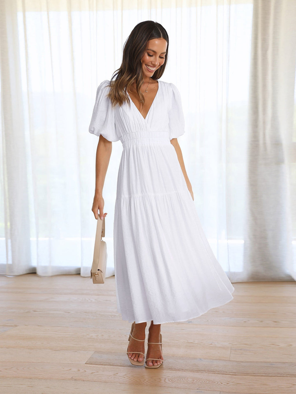 Robe longue évasée col V à manches bouffantes, taille cintrée, blanc