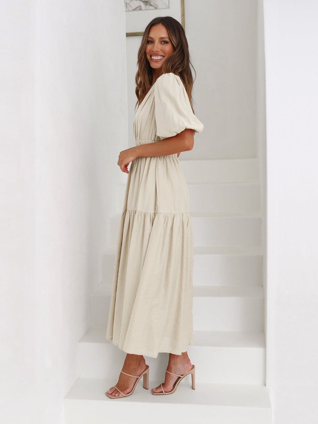 Robe longue évasée col V à manches bouffantes, taille cintrée