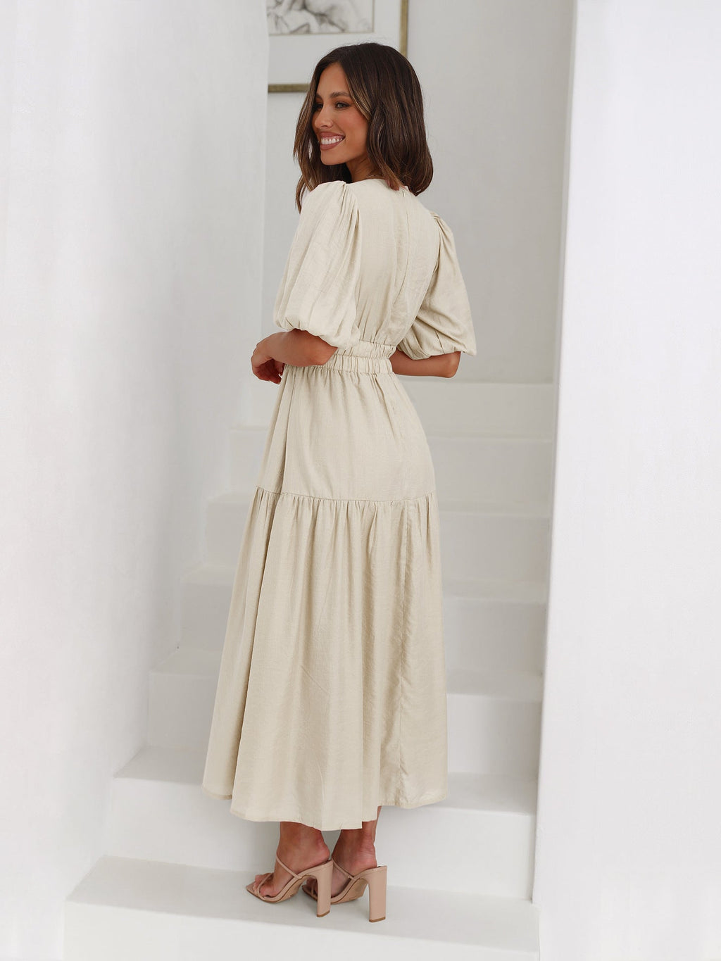 Robe longue évasée col V à manches bouffantes, taille cintrée