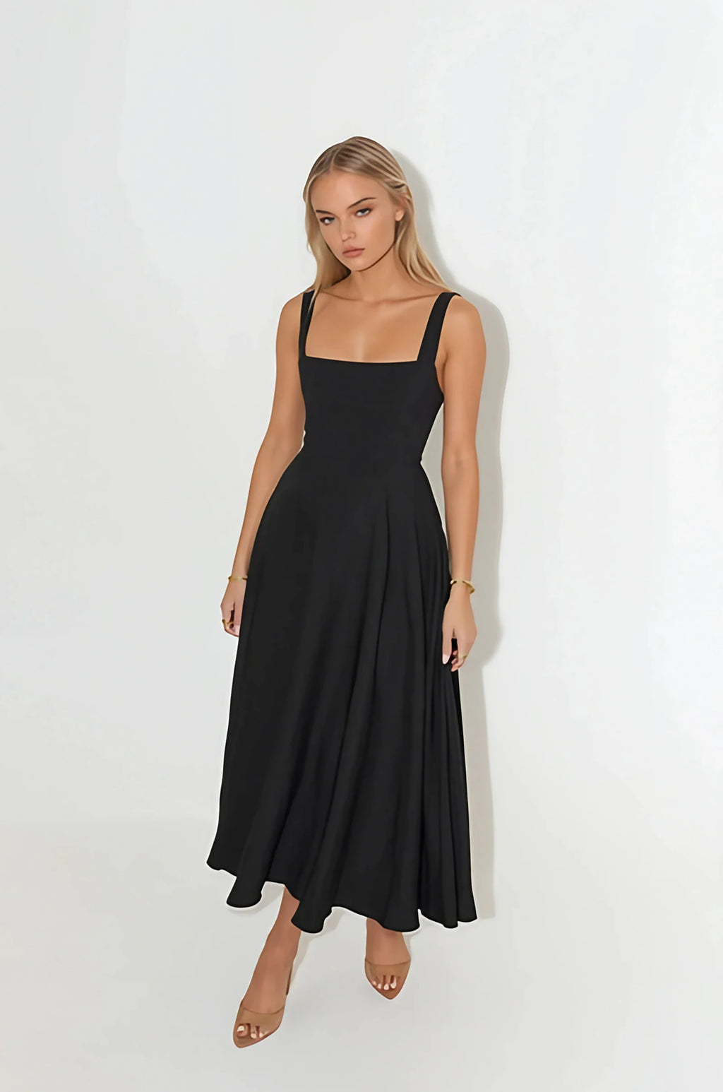 Robe mi-longue à fines bretelles et encolure carrée, noir