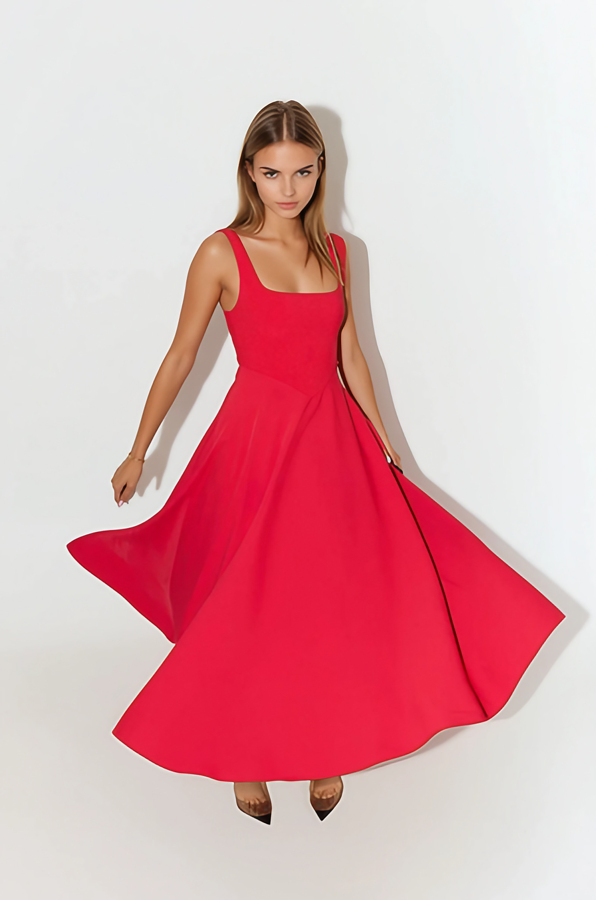 Robe mi-longue à fines bretelles et encolure carrée, rouge