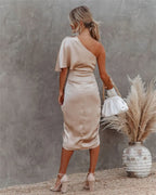 Robe midi asymétrique une épaule, drapée, avec fente