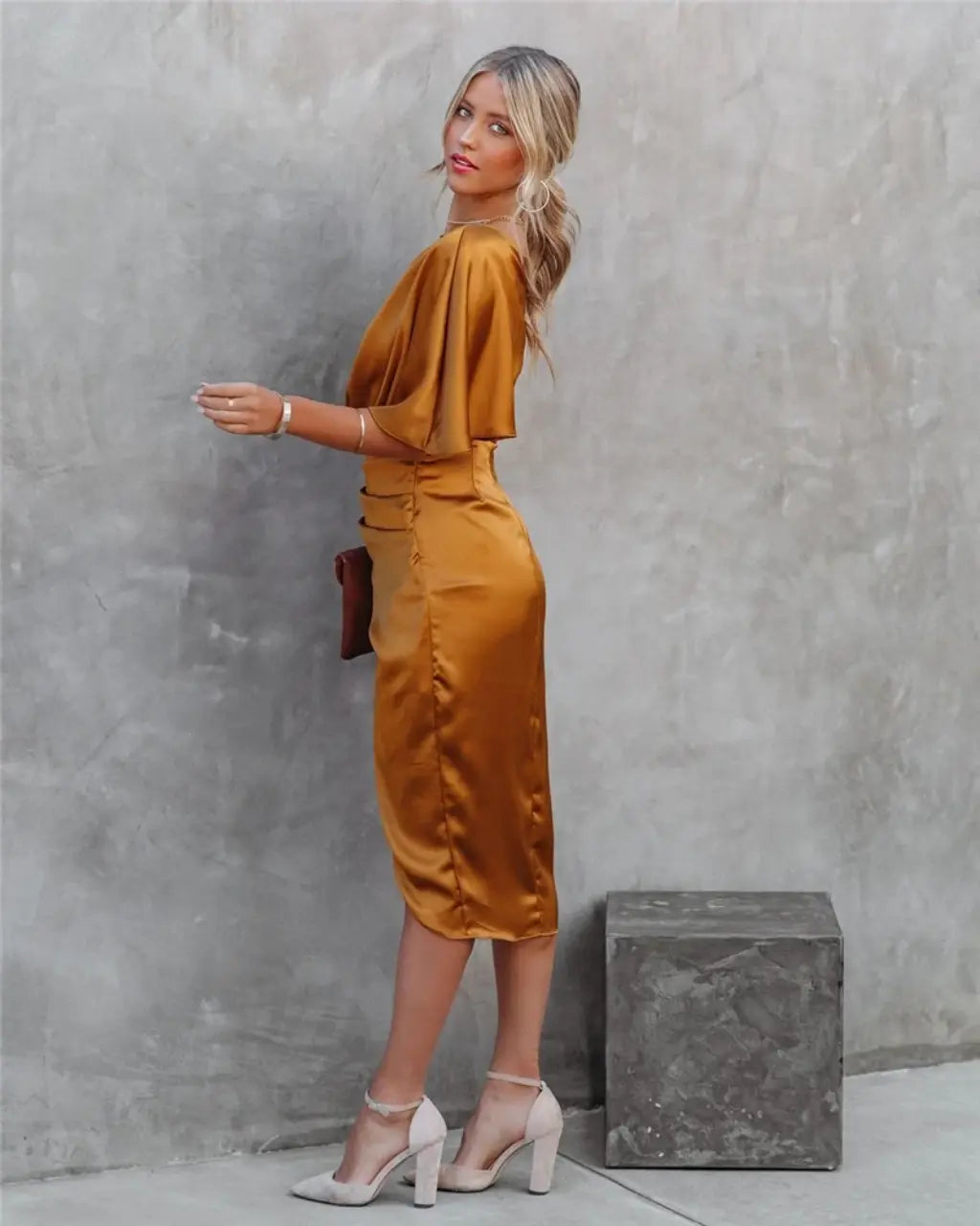 Robe midi asymétrique une épaule, drapée, avec fente