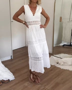 Robe midi bohème blanche en dentelle, volants et col V