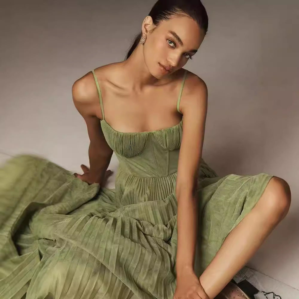Robe midi bustier en tulle plissé vert, bretelles fines