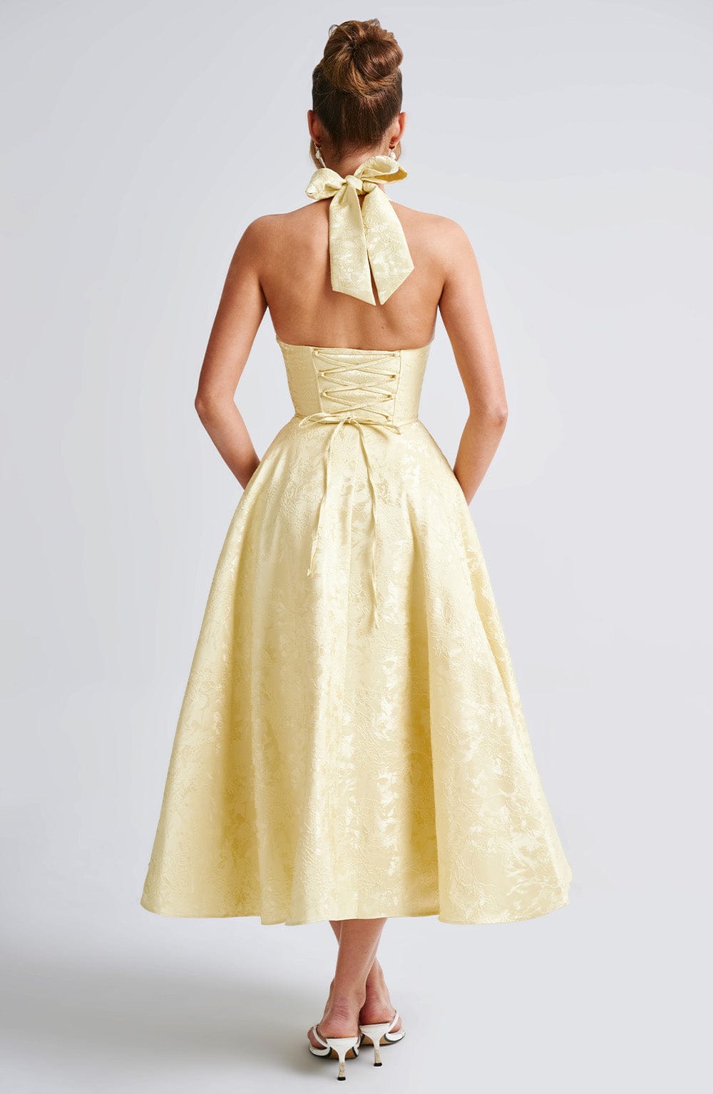 Robe midi dos nu à col licou, corsage effet corset, jupe évasée