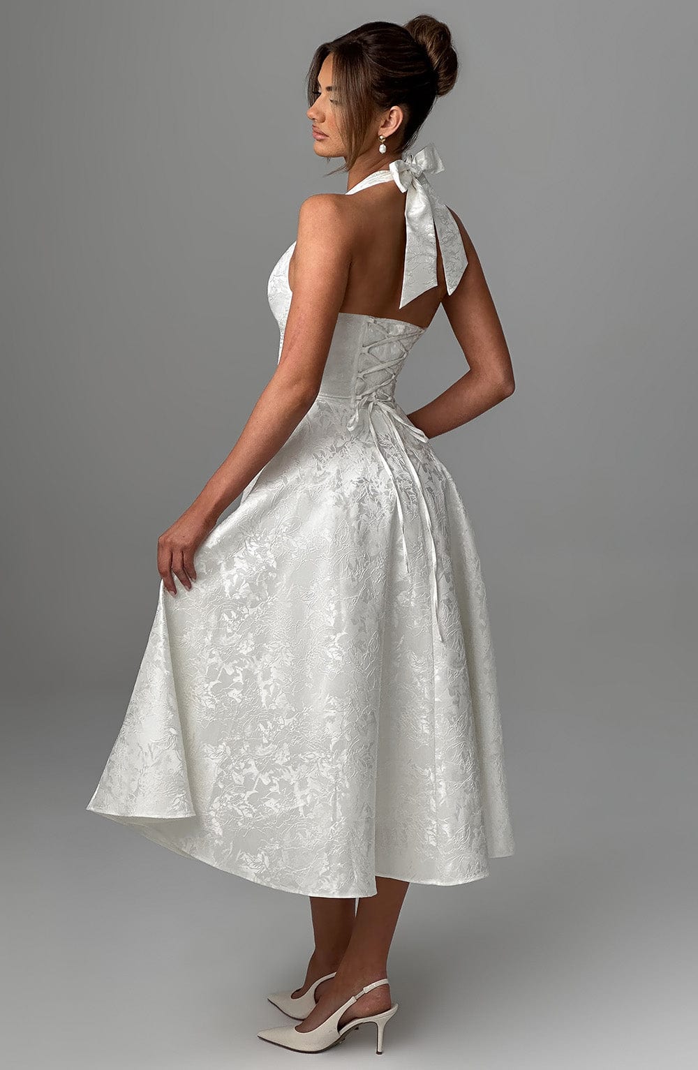 Robe midi dos nu à col licou, corsage effet corset, jupe évasée