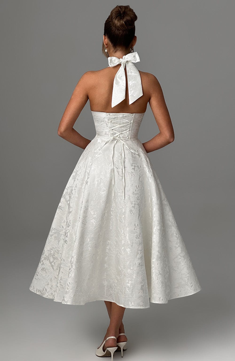 Robe midi dos nu à col licou, corsage effet corset, jupe évasée