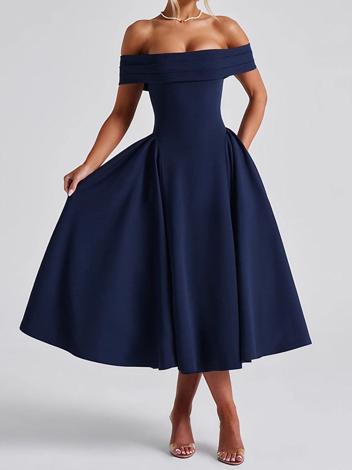 Robe midi épaules dénudées, col bardot, jupe évasée, bleu marine