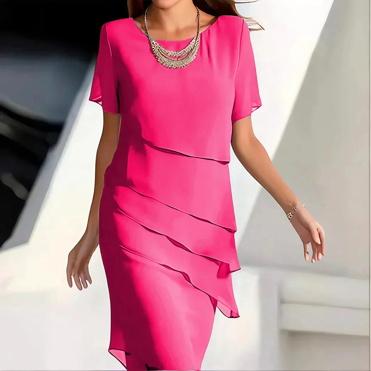 Robe midi en chiffon à étages, manches courtes, col rond, rose
