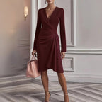 Robe midi femme col V à fronces, jupe évasée, quatre coloris, rouge vin