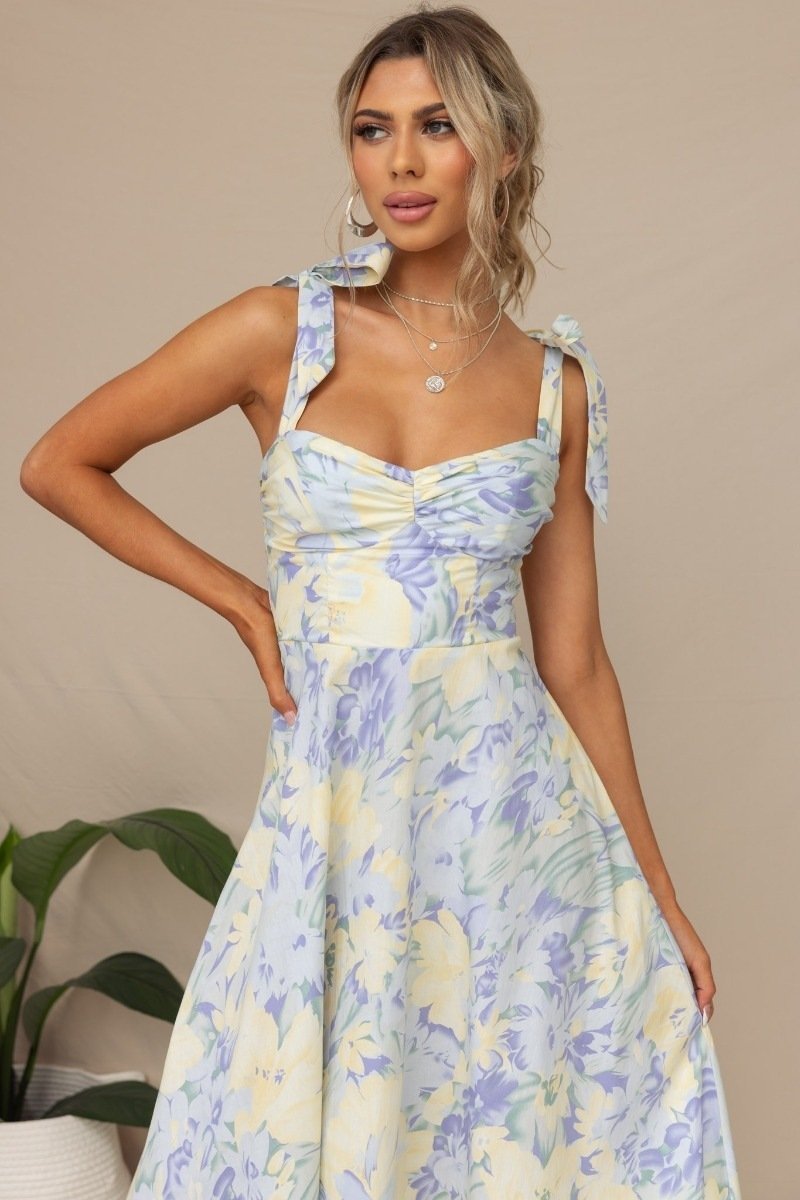 Robe midi fleurie à bretelles nouées, coupe cintrée, deux coloris