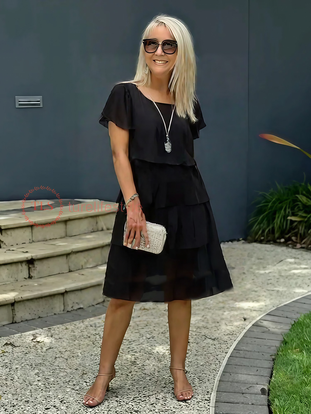 Robe midi fluide à ourlet asymétrique et volants superposés, noir