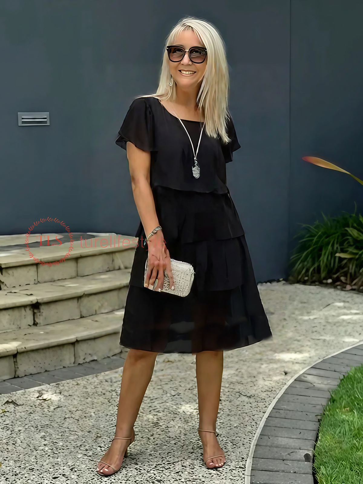 Robe midi fluide à ourlet asymétrique et volants superposés, noir