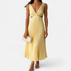Robe midi satinée plissée, col V et découpes sur les côtés, jaune