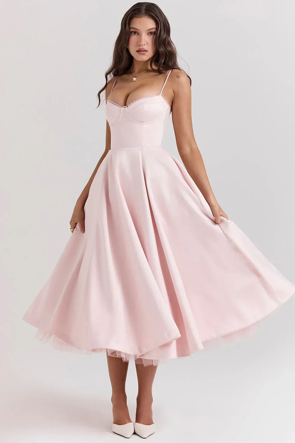 Robe midi en satin à bustier corset et fines bretelles