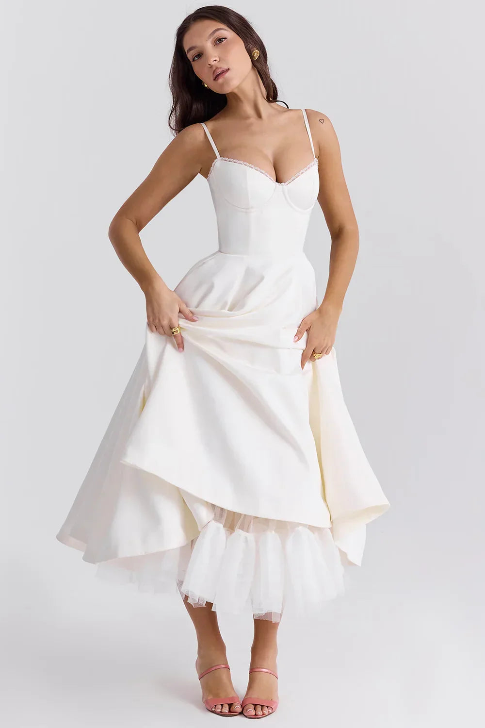 Robe midi en satin à bustier corset et fines bretelles, blanc