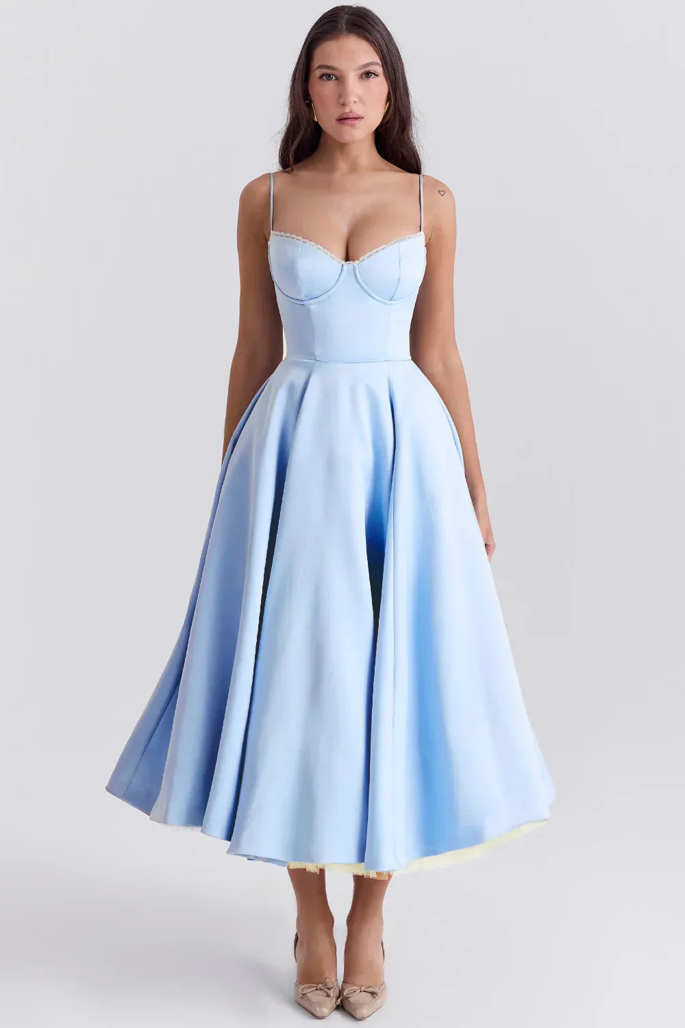 Robe midi en satin à bustier corset et fines bretelles