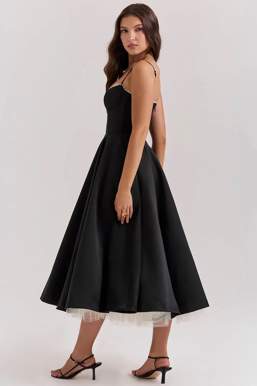 Robe midi en satin à bustier corset et fines bretelles