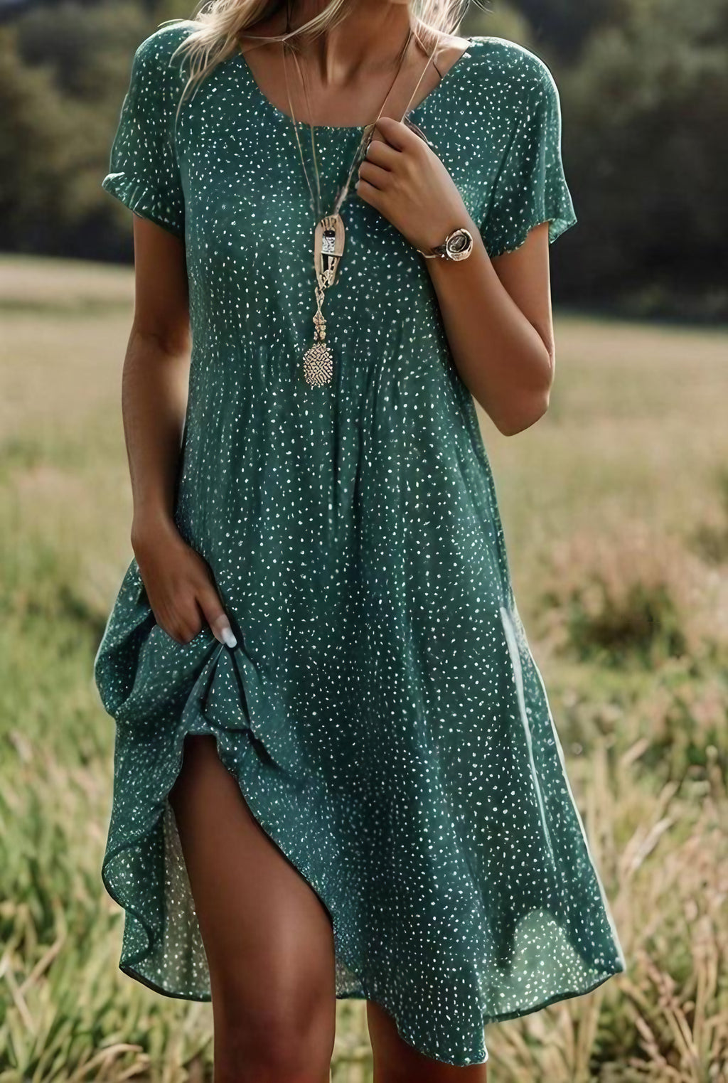 Robe midi verte à pois, manches courtes et col rond