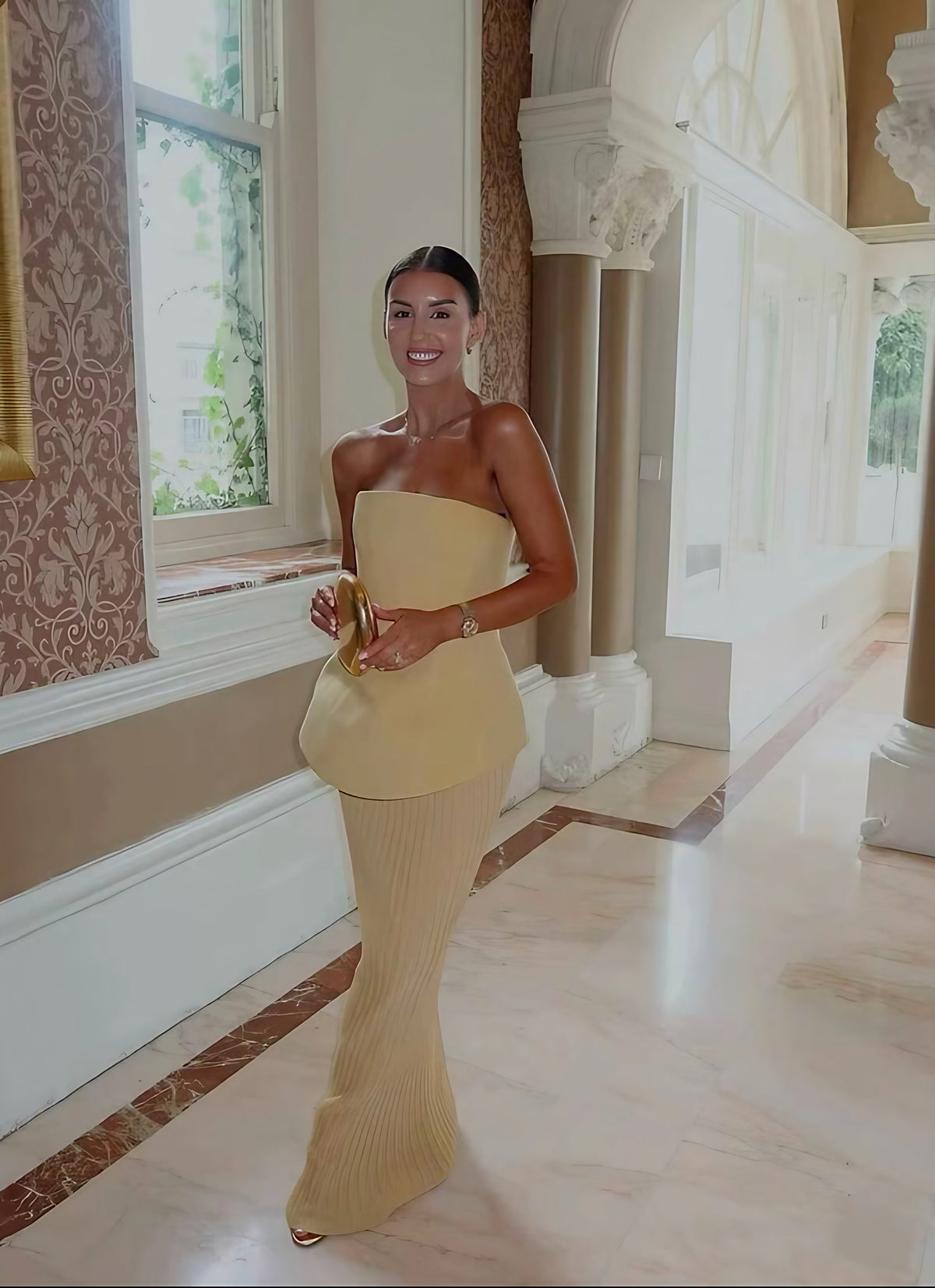 Robe longue plissée sans manches, encolure bustier, jaune ou noir, jaune