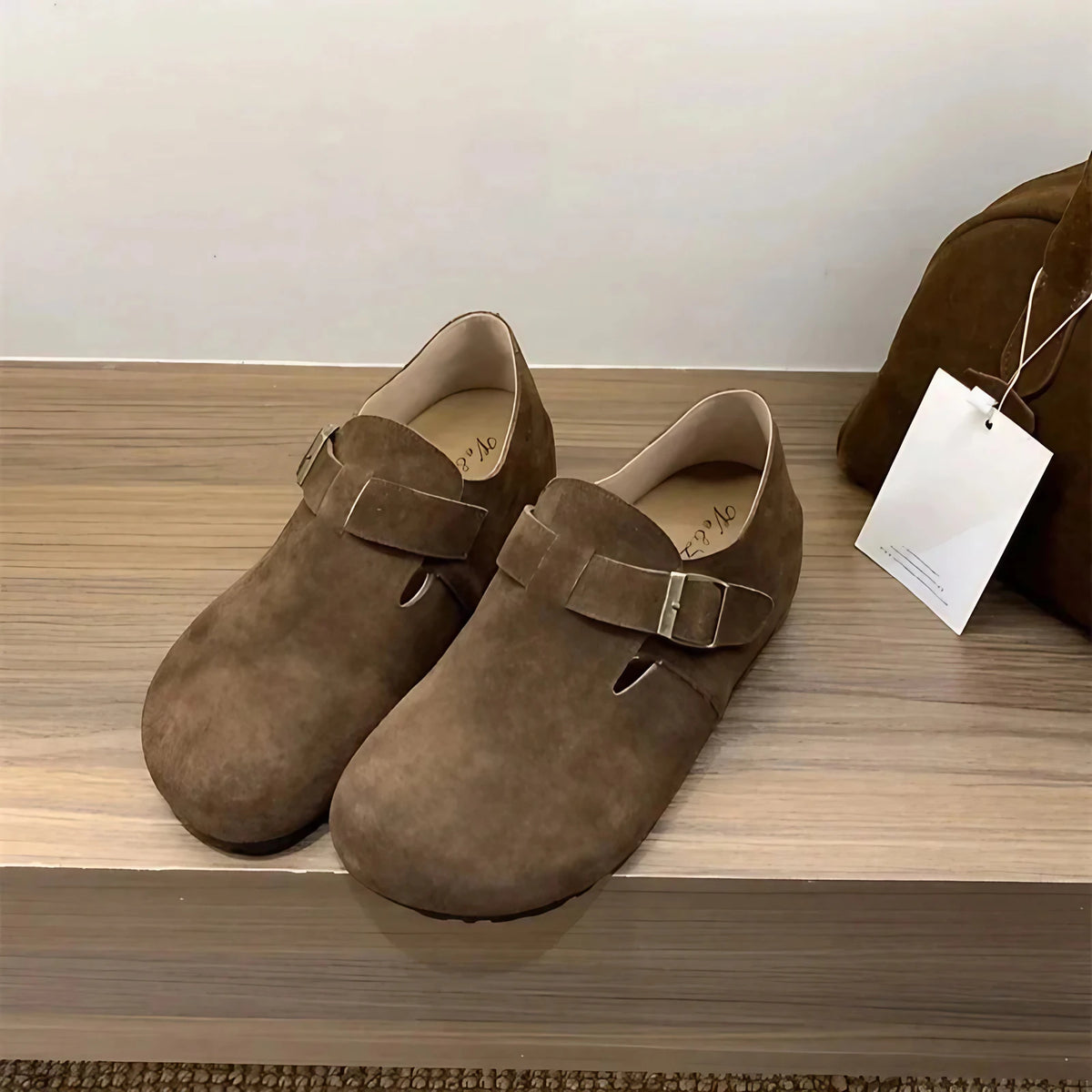 Sabots fermés femme effet daim, bride réglable à boucle, marron