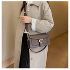 Sac à main femme structuré, bandoulière réglable, cinq coloris, marron foncé