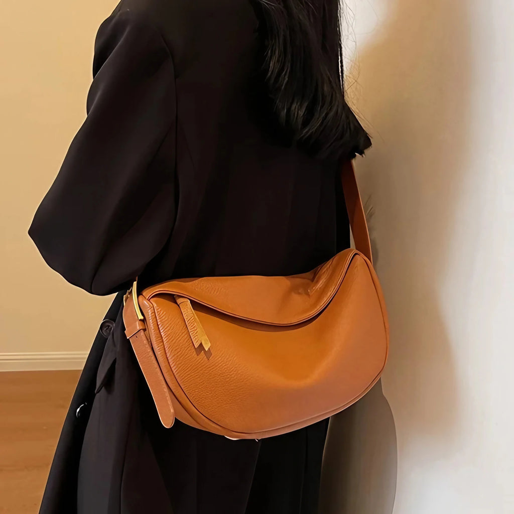 Sac banane femme arrondi à rabat, en similicuir, trois coloris