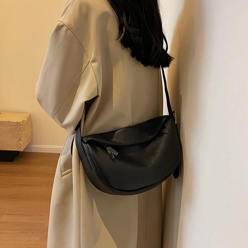 Sac banane femme arrondi à rabat, en similicuir, trois coloris