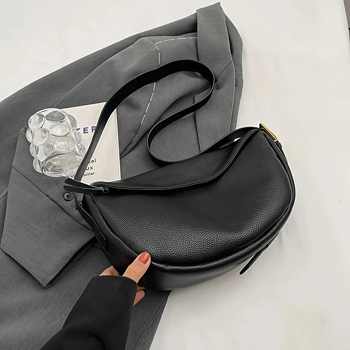 Sac banane femme arrondi à rabat, en similicuir, trois coloris, noir